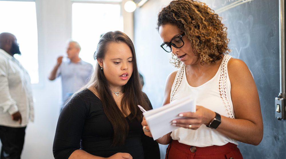 accessibility-2-people-discussing-taking-notes-istock-929216098 accessibility-2-people-discussing-taking-notes-istock-929216098